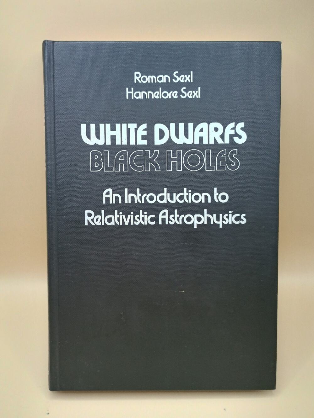 White Dwarfs - Black Holes: An Introduction to Relativistic AstrophysicsRoman